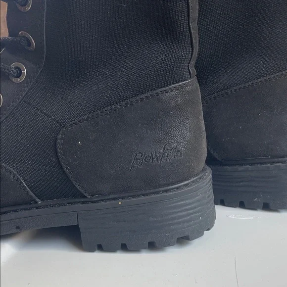 Stylish Black Combat Boots for Women - Picture 3 of 7